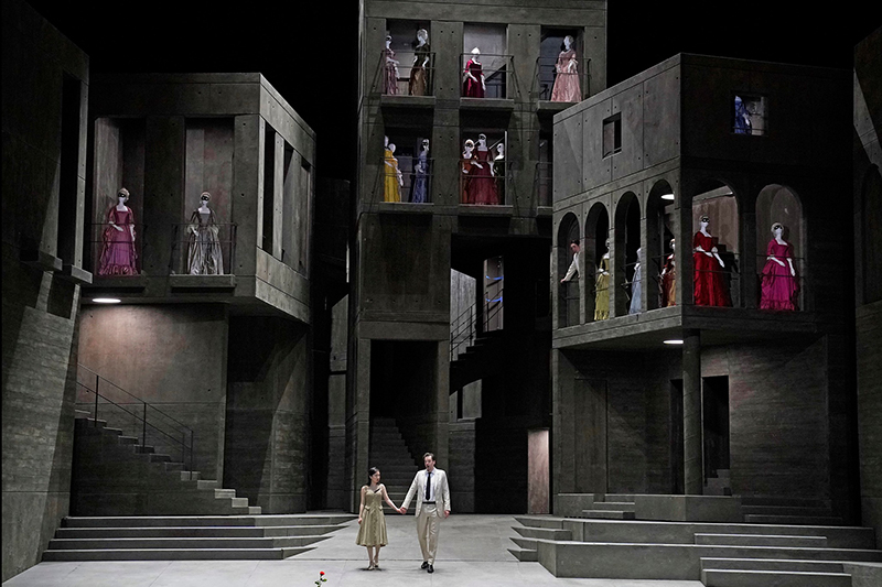 Wolfgang Amadeus Mozart: Don Giovanni, Metropolitní opera v New Yorku (foto Karen Almond)