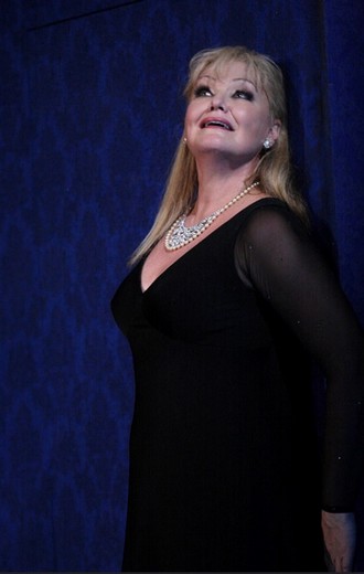 Richard Strauss: Ariadne auf Naxos - Karita Mattila (Primadonna / Ariadna) - The Royal Opera 2014 (foto © ROH / Catherine Ashmore)