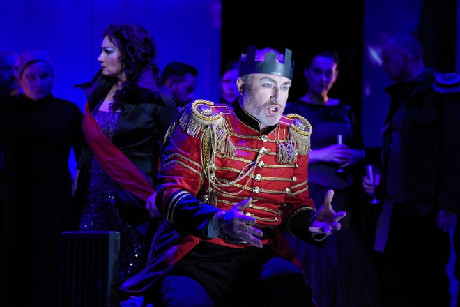 Giuseppe Verdi: Macbeth - Katarína Jorda Kramolišová (Lady Macbeth), Pavel Klečka (Macbeth) - DJKT Plzeň 2016 (foto DJKT Plzeň)