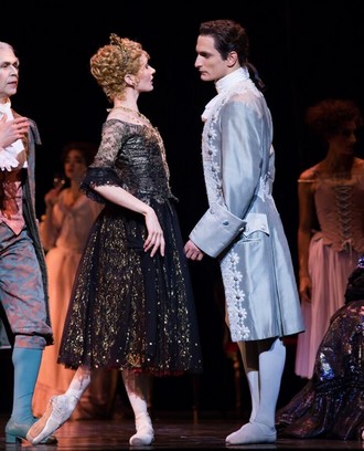 Kenneth MacMillan: Manon - Melissa Hamilton a Jiří Bubeníček (foto Semperoper/Ian Whalen)