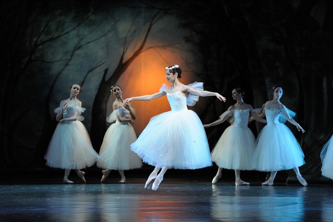 Herman Severin Løvenskiold: La Sylphide - Olga Borisová-Pračiková (Sylfida) - NDM Ostrava (foto Martin Popelář)