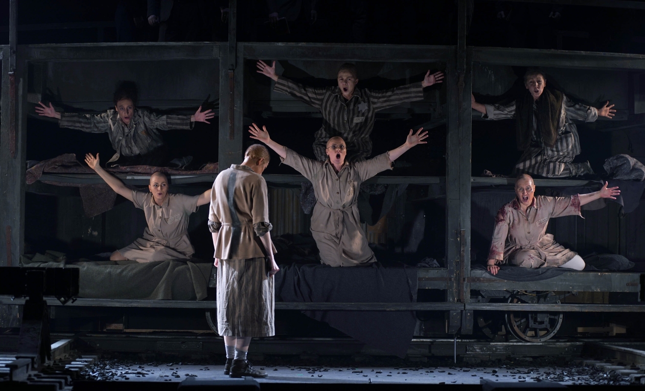 Mieczysław Weinberg: Pasažérka, Teatro Real, Madrid, 2024 (zdroj Teatro Real, foto Javier del Real)