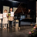 13. ročník soutěže Broumovská klávesa: Rebeka Chmurova, Maria Chmurova, Anna Chmurova (zdroj Broumovská klávesa, foto Michal Sedláček)