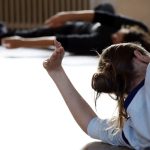 Lekce Movement Research se Sigal Zouk v Tanzfabrik (foto Adina Voldrábová)