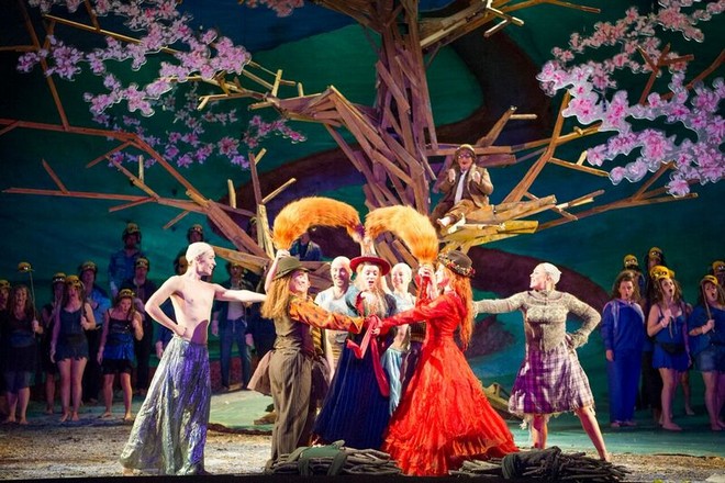 Leoš Janáček: Příběhy lišky Bystroušky – Festival Opera Glyndebourne 2016 (foto © Glyndebourne Productions Ltd./Richard Smith Hubert)