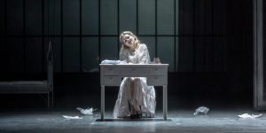 Národní divadlo Brno – Petr Iljič Čajkovskij, Evžen Oněgin: Linda Ballová (Taťána) (foto Patrik Borecký)