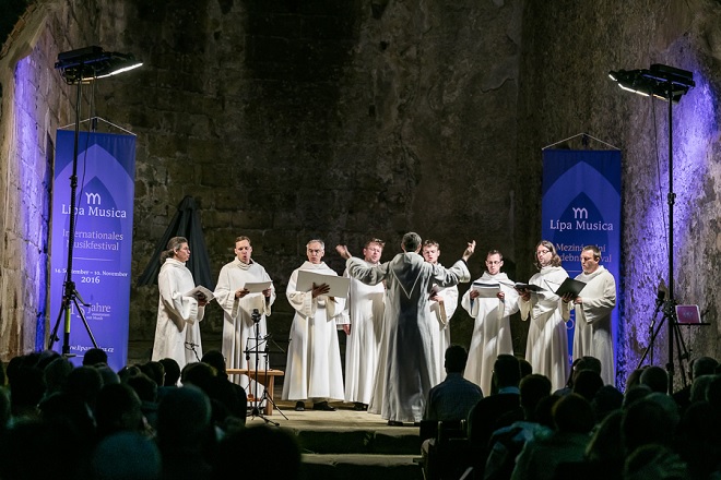 Schola Gregoriana Pragensis, Hana Blažíková, Barbora Kabátková - Lípa Musica 2016 (foto © Lukáš Pelech Atelier)