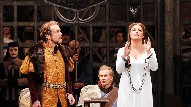 Anna Netrebko ako Elsa v Lohengrinovi v Semperoper v Drážďanoch (foto © Daniel Koch)