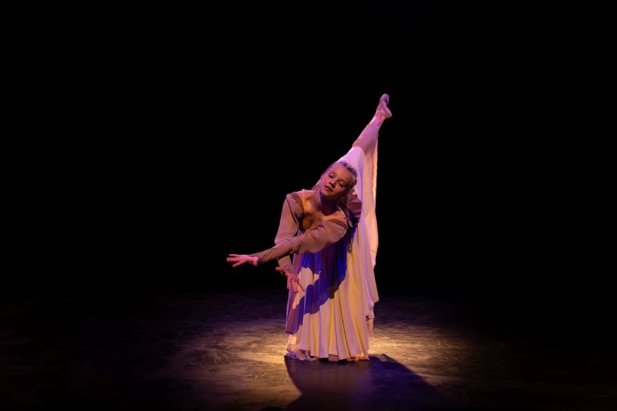 Luisa Brychcínová v choreografii B. Andreo Alfama (foto Adéla Amel Veselá)