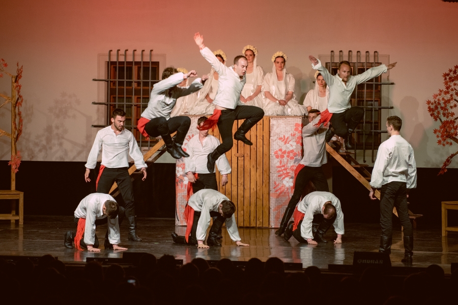 Orchestr lidových nástrojů, dívčí sbor a taneční skupina Vojenského uměleckého souboru Ondráš: kRok za kRokem (zdroj Svatováclavský hudební festival)