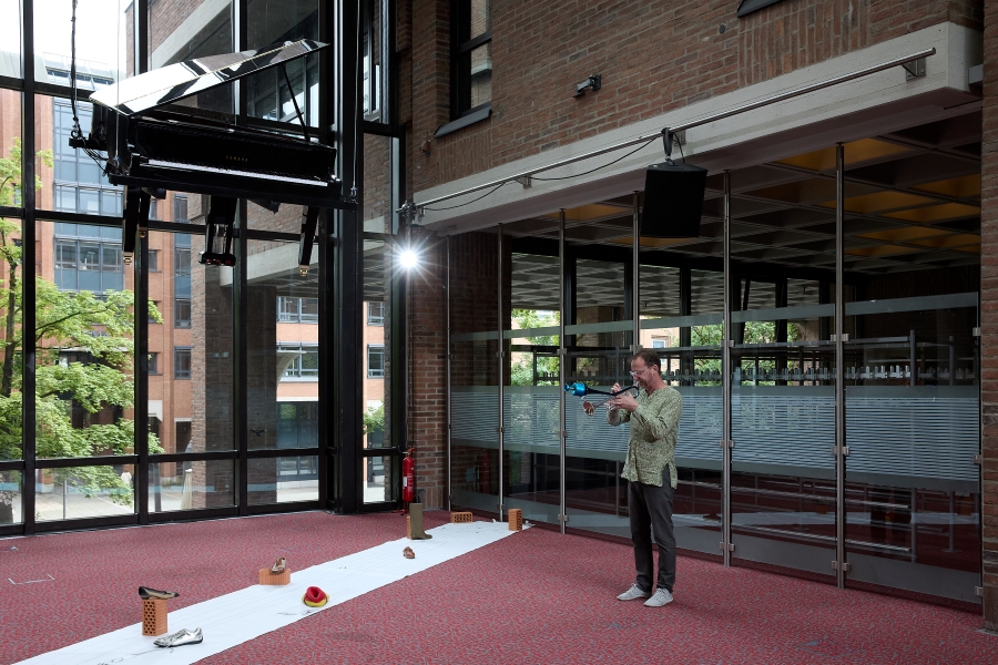 Alvin Curran: Footnotes 1. 2 – Marco Blaauw, Mnichovské bienále, 2024 (foto Judith Buss)