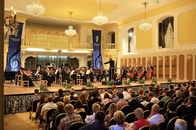 Plzeňská filharmonie, Daniel Raiskin - MHF Český Krumlov 2016 (foto Libor Sváček)