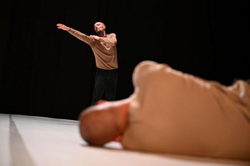 Maciej Kuźmiński v Every Minute Motherland (foto Lukáš Horký)