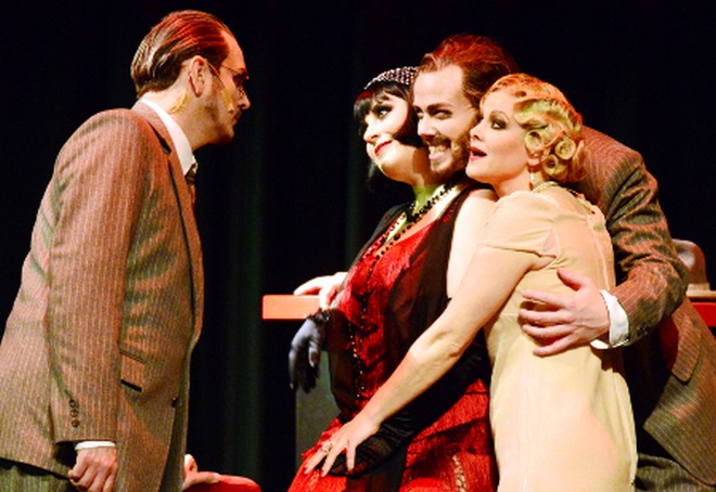 Viktor Åslund: Der Steppenwolf - Mainfranken Theaters Würzburg 2016 (foto Mainfranken Theaters Würzburg)