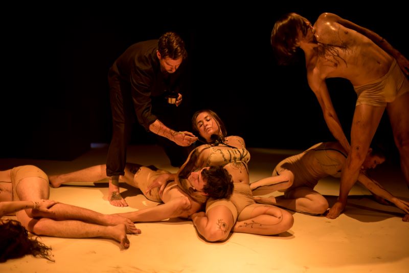 Manus Art Collective – Tepy čar (foto Vojtěch Brtnický)