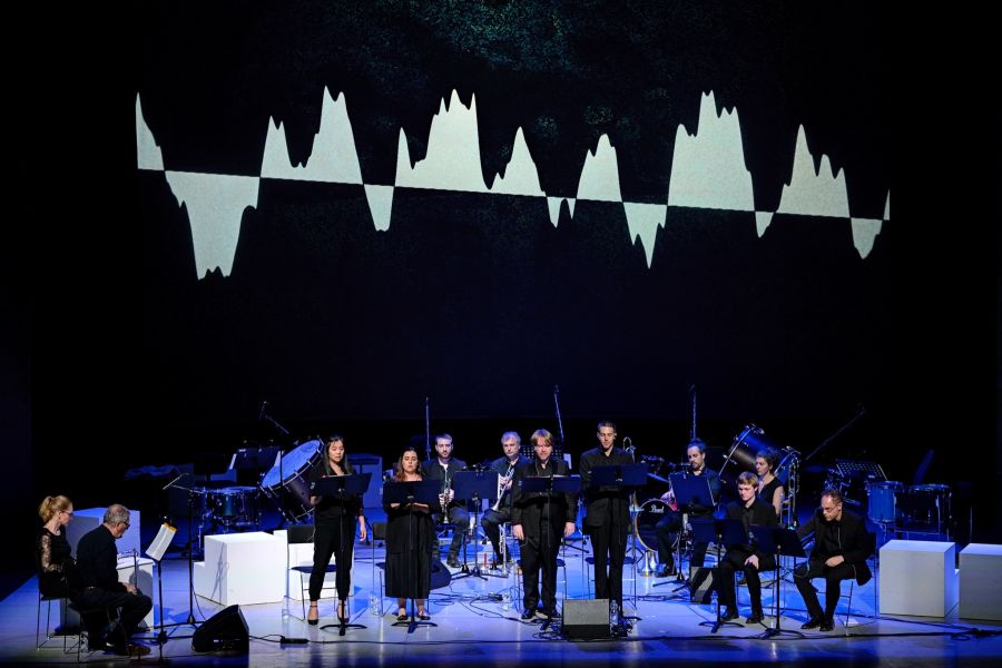 Petr Kotík: Many ManyWomen – S.E.M. Ensemble, Jen Wu,, Ana Caseiro, Padraic Costello, Felix Heuser, Harald Hieronymus Hein, Nicholas Hay, 27. června 2022 (zdroj NODO / New Opera Days Ostrava)