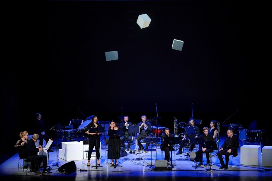 Petr Kotík: Many ManyWomen – S.E.M. Ensemble, Jen Wu,, Ana Caseiro, Padraic Costello, Felix Heuser, Harald Hieronymus Hein, Nicholas Hay, 27. června 2022 (zdroj NODO / New Opera Days Ostrava)