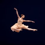Marianela Núñez v Tchaikovsky Pas de Deux, Royal Ballet Live 2020 (foto Rachel Hollings, ROH)
