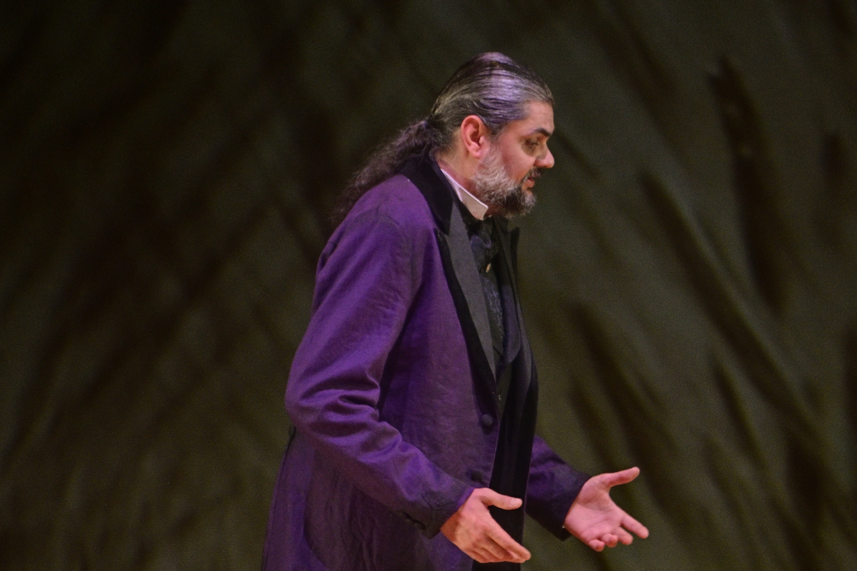 Bedřich Smetana: Dvě vdovy, Národní divadlo moravskoslezské – Martin Gurbaľ (Mumlal, hajný) (foto Martin Popelář)