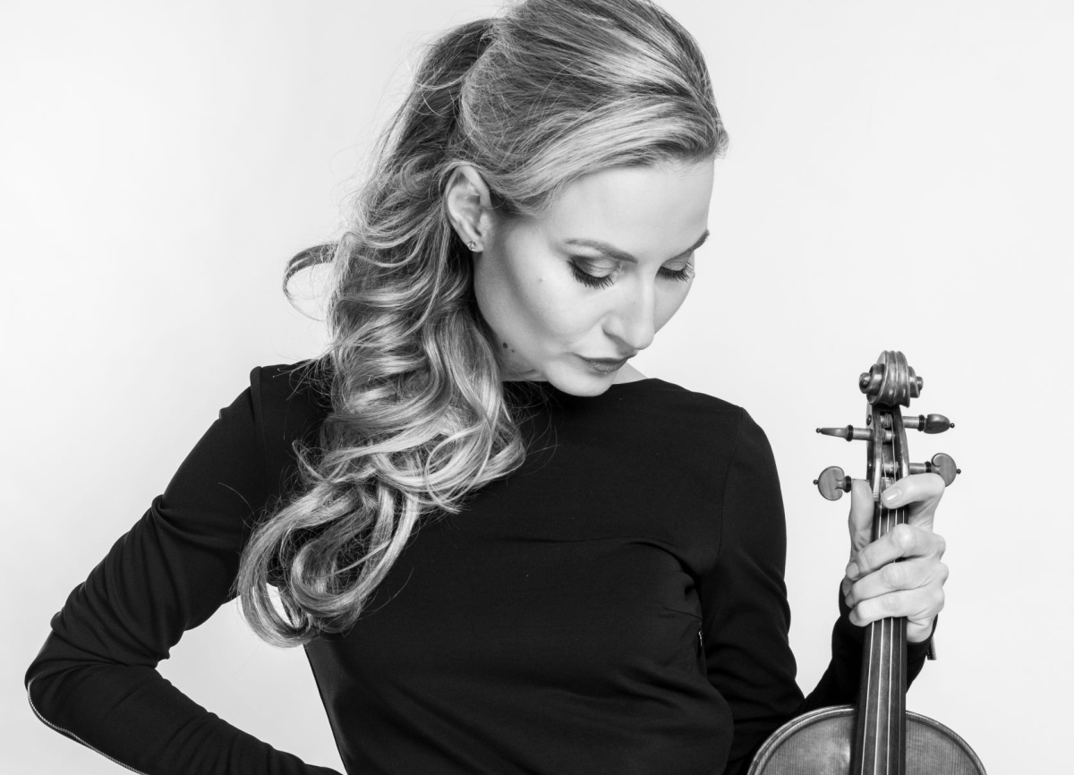 Houslistka Martina Bačová (foto Lucie Čermák)