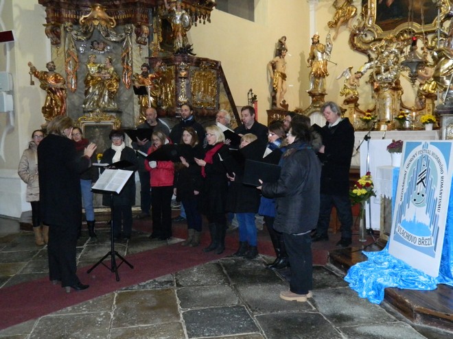 Mezinárodní sborový festival hudebního romantismu 2015: Zahajovací koncert MSFHR - chrámový sbor Schola Všech svatých z Volyně, sbormistryně Mgr. Václava Veselá - kostel Zvěstování Páně Vlachovo Březí