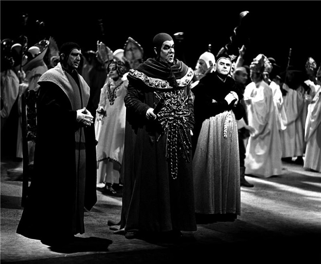 I.Jirásek: Mistr Jeroným - Jan Hlavsa (III. student), Karel Průša (Kardinál Francesco Zabarella), Ivo Žídek (Doktor Náz) - ND Praha 1984 (foto Jaromír Svoboda)
