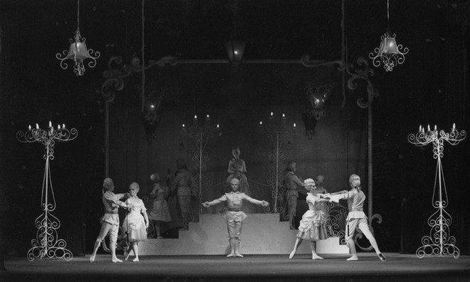 Dobrý večer, Mistře (Mozartův večer) - choreografie Gustav Voborník - Divadlo J. K. Tyla Plzeň 1968 (foto vis.idu.cz/Věra Caltová)