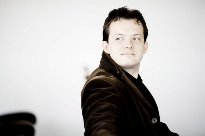 Andris Nelsons (andrisnelsons.com)