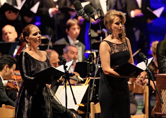 Noc s Mozartem - Eva Hornyáková, Alena Kropáčková - MHF Český Krumlov 2016 (foto Libor Sváček)