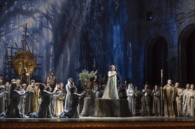 Vincenzo Bellini: Norma - Teatro San Carlo Neapol 2016 (foto FB Teatro San Carlo)