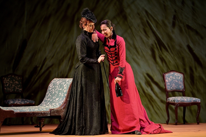 Bedřich Smetana: Dvě vdovy – Národní divadlo moravskoslezské; Lívia Obručník Vénosová, Soňa Godarská (foto Martin Popelář)