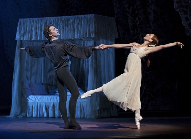 Onegin - choreografia John Cranko - Wilfried Jacobs (Onegin) a Edita Raušerová (Tatjana) - Fínsky národný balet (foto © Finnish National Opera)