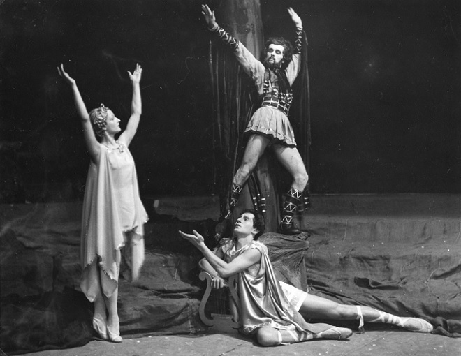 T.Andrašovan: Orfeus a Eurydika - Galina Basová (Amor), František Bernatík (Hádes), Stanislav Remar (Orfeus) - SND Bratislava 1949 (foto Gejza Podhorský)