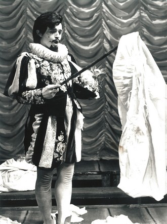 Otto Nicolai: Veselé paničky windsorské - Ivan Kusnjer (Dr. Cajus) - Státní divadlo Ostrava (foto archiv NDM Ostrava/Vladimír Dvořák)
