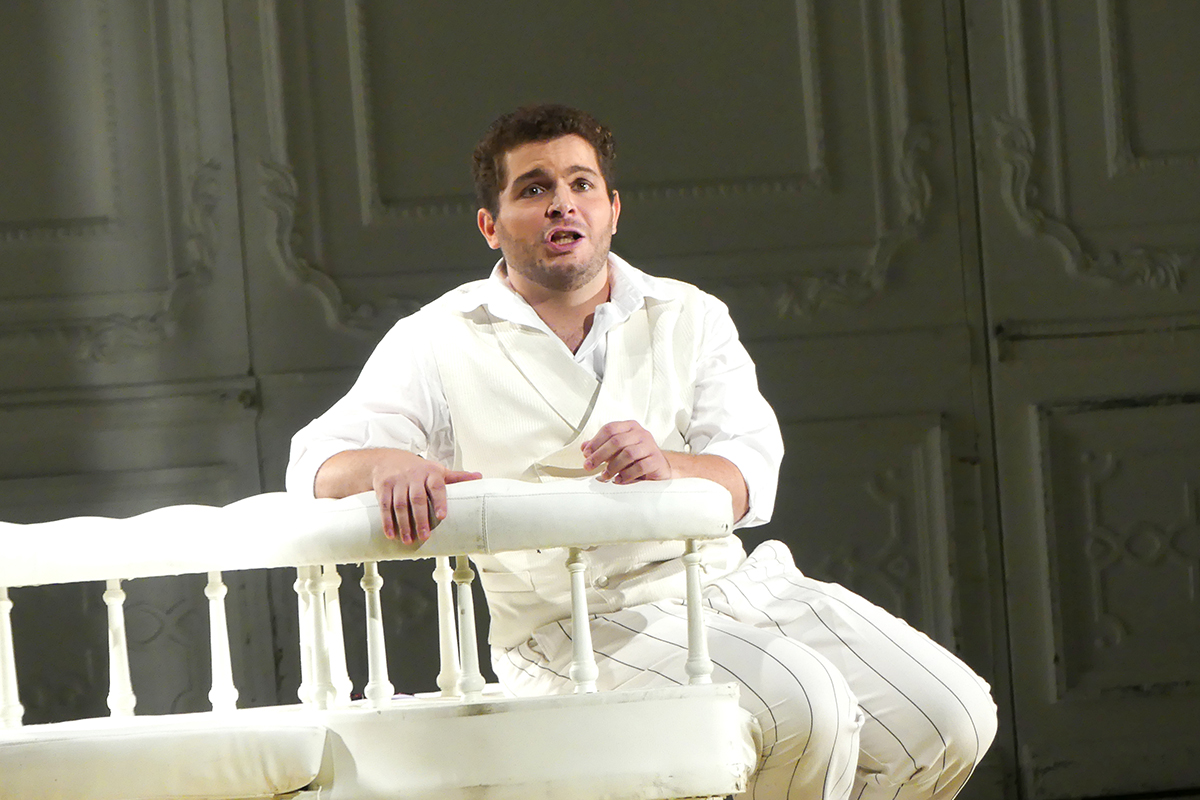 Giuseppe Verdi: La traviata, 27. září 2023, Státní opera, Praha – Matteo Desole (foto Daniel Jäger)