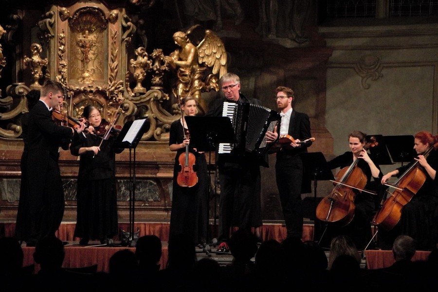 Abonentní koncert PKO – Ladislav Horák, Petr Tomeček 9. listopadu 2021, kostel sv. Šimona a Judy, Ladislav Horák – akordeon (zdroj Pražský komorní orchestr)