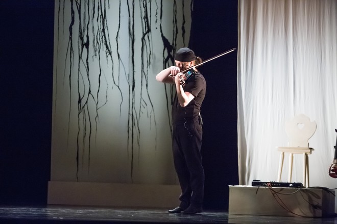 Pas de trois: Ztracené a znovu nalezené (Lost and found) - JD České Budějovice 2015 (foto JD České Budějovice/Michal Siroň)