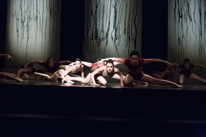 Pas de trois: Ztracené a znovu nalezené (Lost and found) - JD České Budějovice 2015 (foto JD České Budějovice/Michal Siroň)