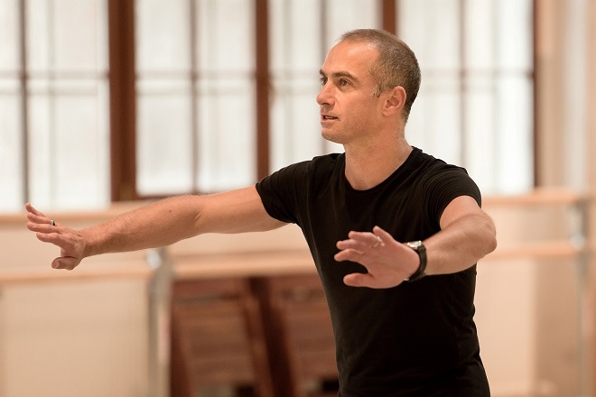 Petr Zuska na zkoušce Louskáčka (foto Mário Bakuš)