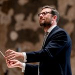 John Wilson (zdroj Philharmonia BAC)