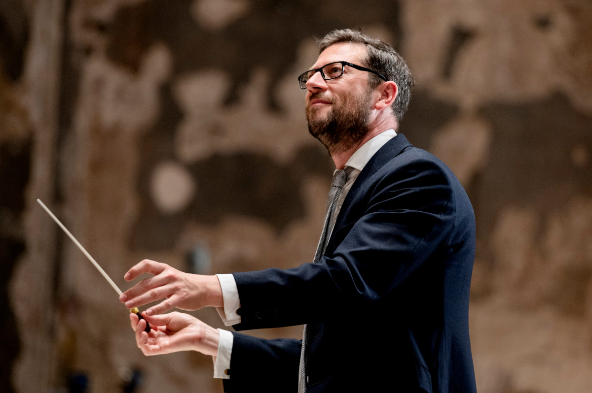 John Wilson (zdroj Philharmonia BAC)