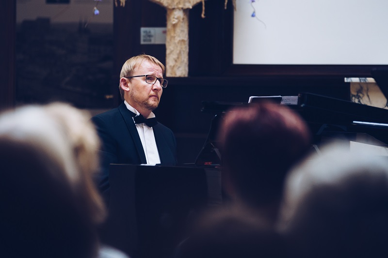Písně Martinů v brněnských vilách 5. 10. 2019 - David Švec (foto Vojtěch Kába)