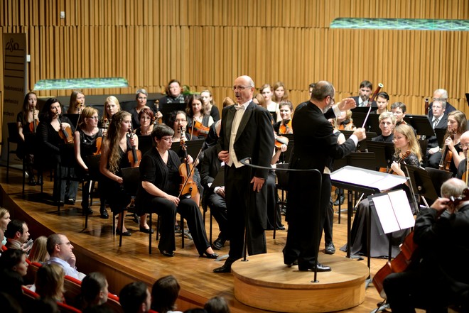 Podkrkonošský symfonický orchestr & Aleš Hendrych - Koncertní sál Pražské konzervatoře (foto Jan Dytrych)