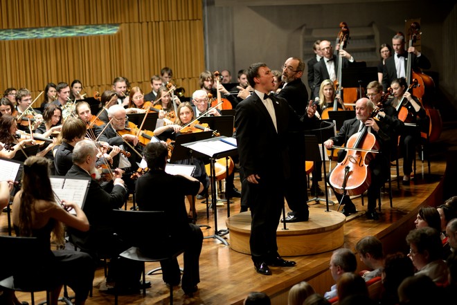 Podkrkonošský symfonický orchestr & Josef Kurfiřt - Koncertní sál Pražské konzervatoře (foto Jan Dytrych)