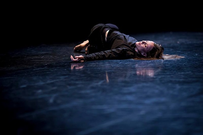 L / One of the Seven - Martina Hajdyla Lacová - Divadlo Ponec 2016 (foto ME-SA)