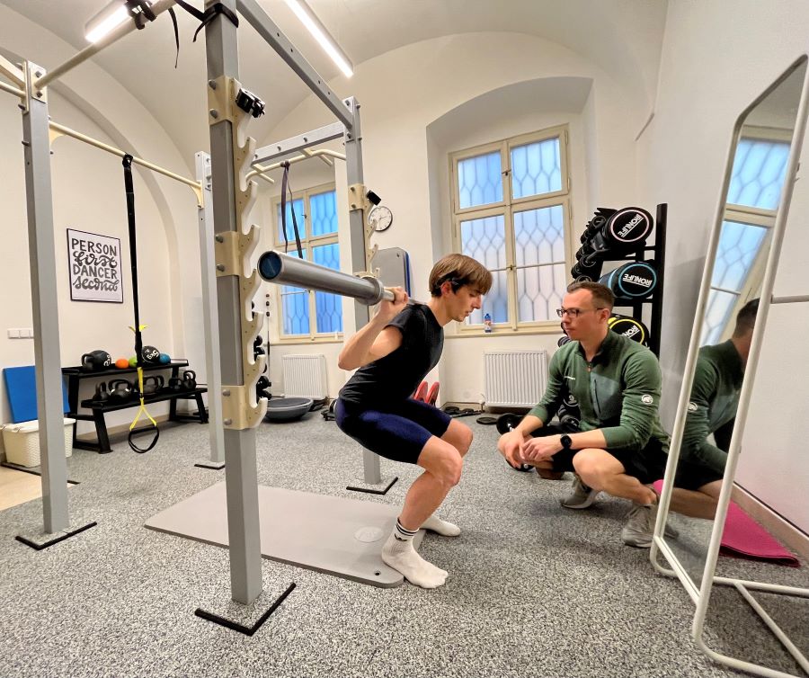 Práce fyzioterapeuta (foto Adéla Jorádková)