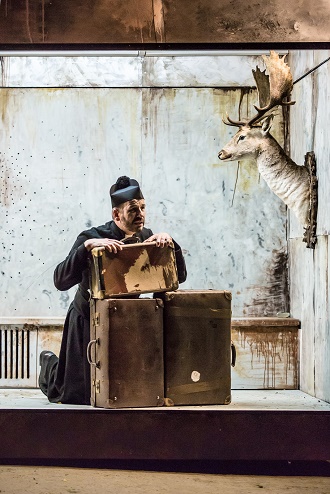 L. Janáček: Příhody lišky Bystroušky - František Zahradníček (farář) - Otáčivé hlediště Český Krumlov 2016 (foto Pavel Hejný)