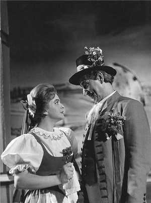 B.Smetana: Prodaná nevěsta - Gabriela Beňačková (Mařenka), Eduard Haken (Kecal) - ND 1971 (foto archiv ND)