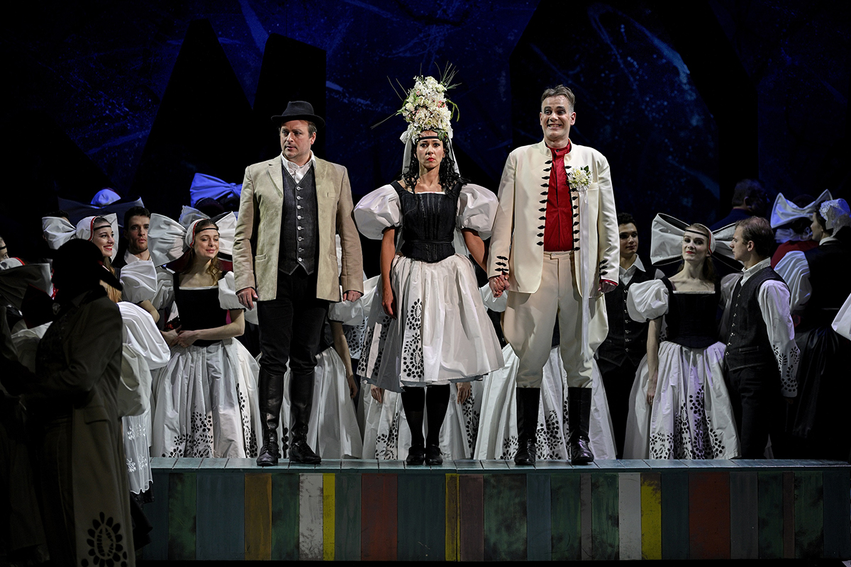 Bedřich Smetana: Prodaná nevěsta – Národní divadlo moravskoslezské (foto Martin Popelář)
