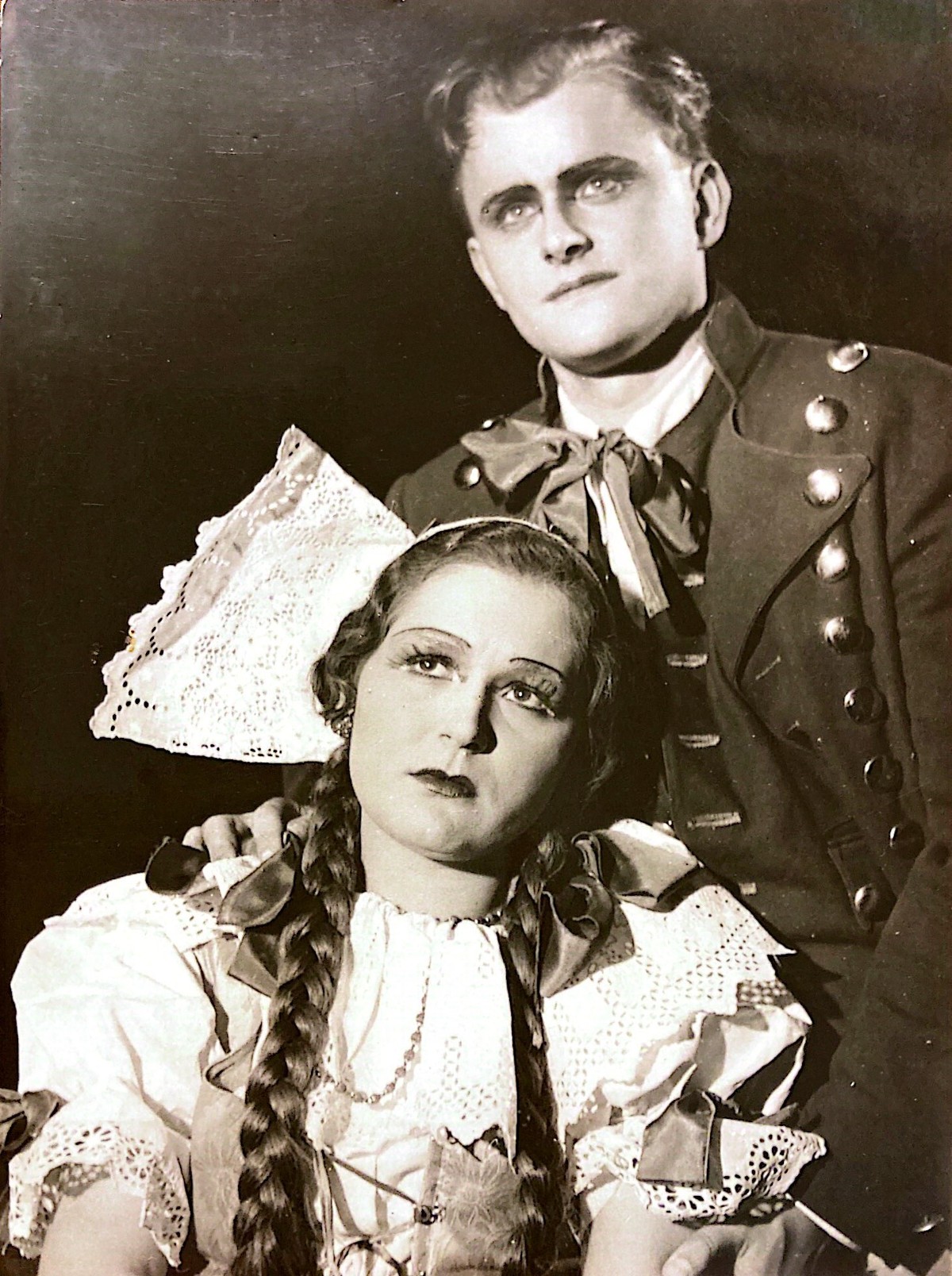 Bedřich Smetana: Prodaná nevěsta – Marie Steinerová (Mařenka) a Ivo Žídek (Jeník), 1948, Zemské divadlo Ostrava (zdroj Archiv Oddělení dějin hudby Moravského zemského muzea v Brně)